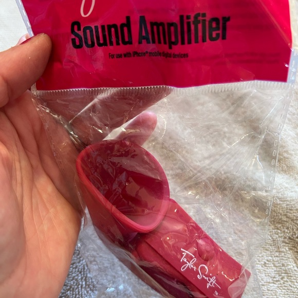 RARE NWT Taylor Swift “Red” Era Sound Amplifier - Picture 4 of 7